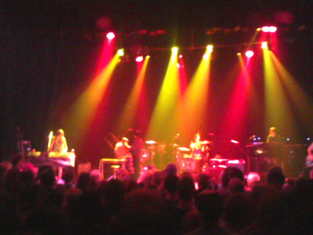 bright eye yellow and red lights
