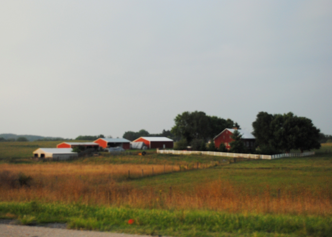 farm house out of focus